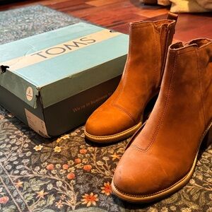 TOMS Tan Waxy Leather Boots